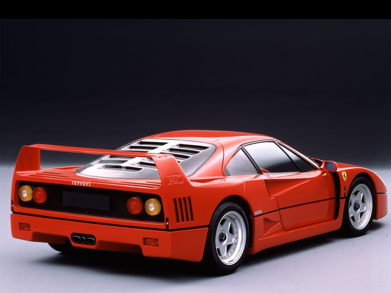 Ferrari F40 изначально был красным