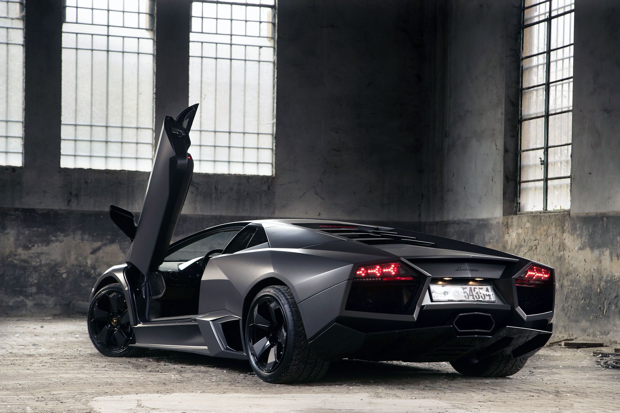 Lamborghini Reventon имел темно-серый матовый окрас