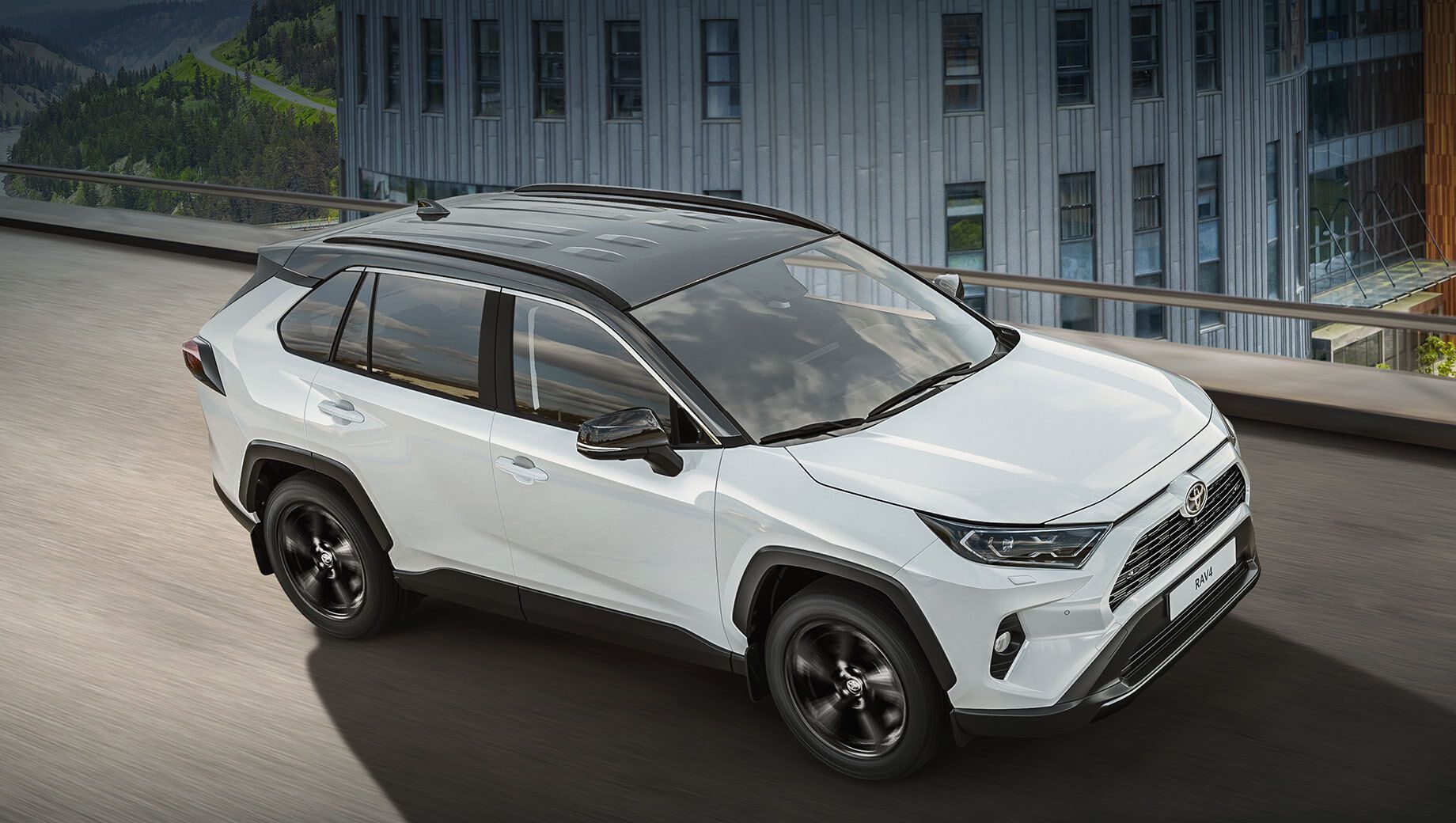 Toyota RAV4 влюбила в себя покупателей, несмотря на цену