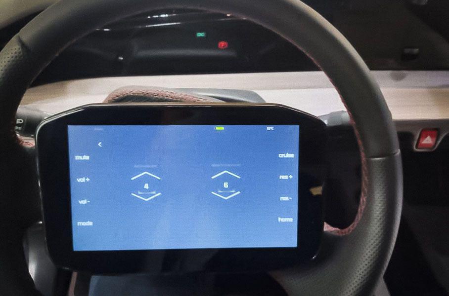 Зато есть дисплей