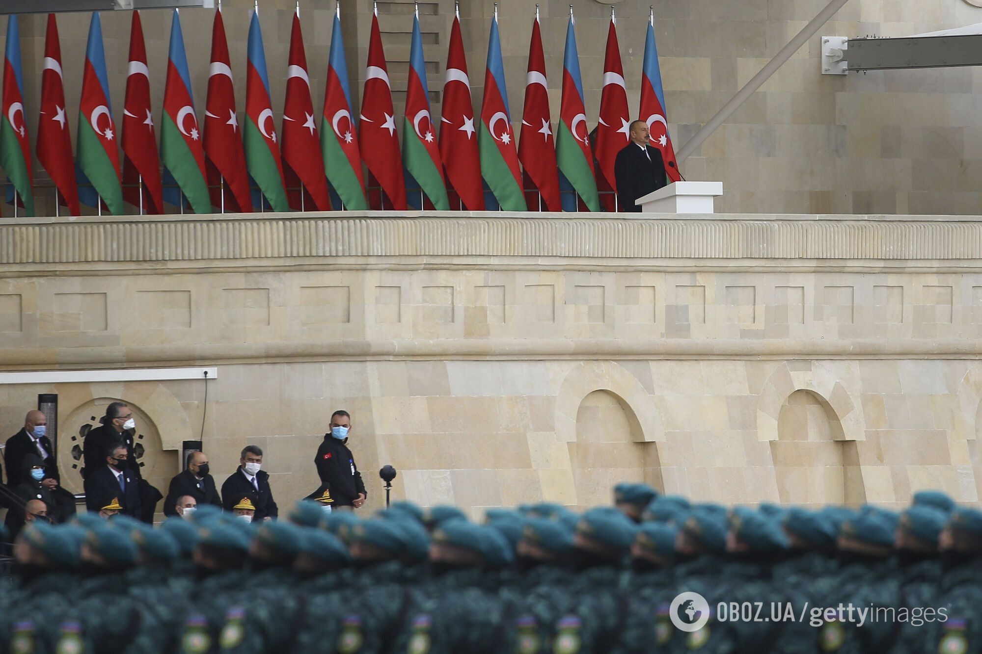 Алиев выступил перед военнослужащими