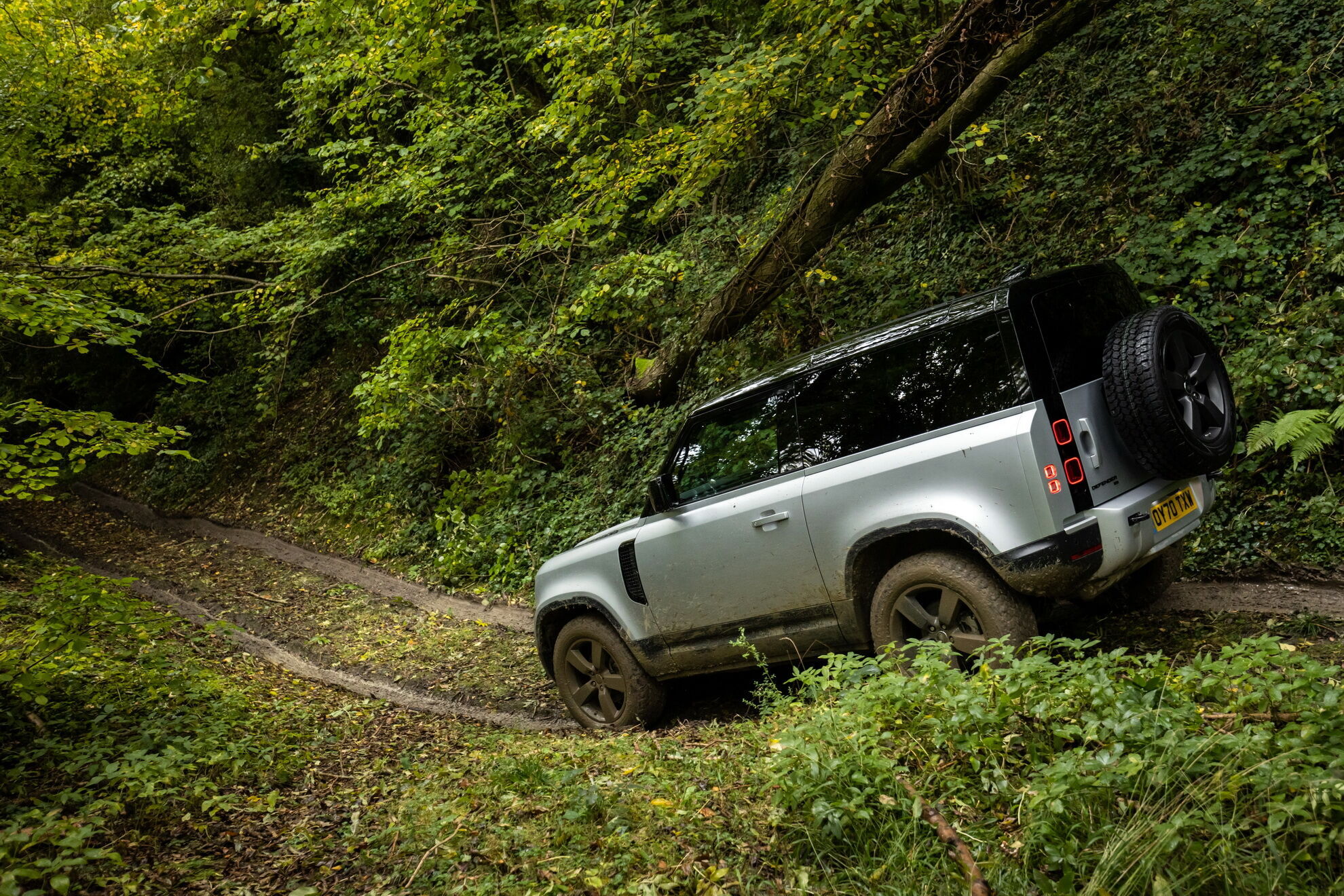 Defender 90 можна замовити з одним з 4-х пакетів аксесуарів