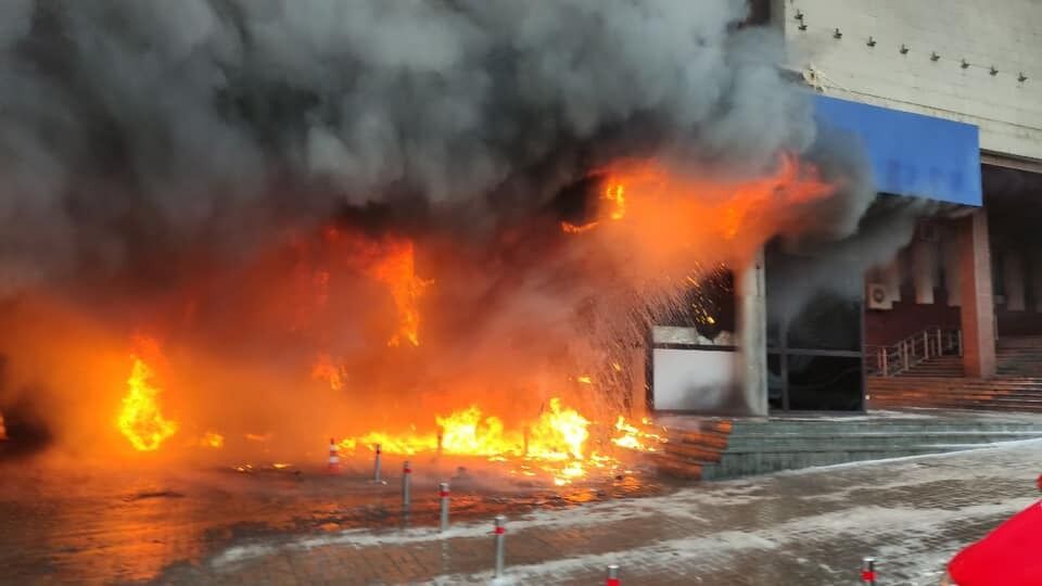 Пожар возле гостиницы "Экпресс"