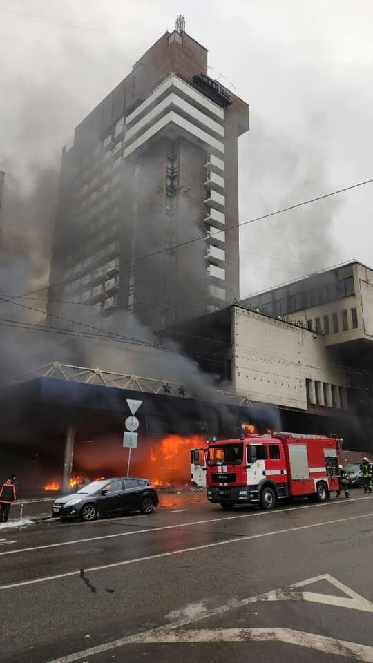 Пожар у гостиницы в Киеве