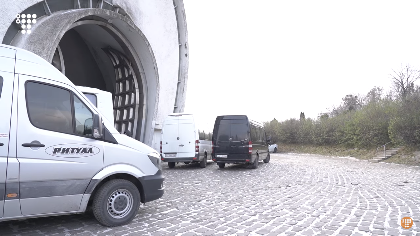 Черги з автобусів