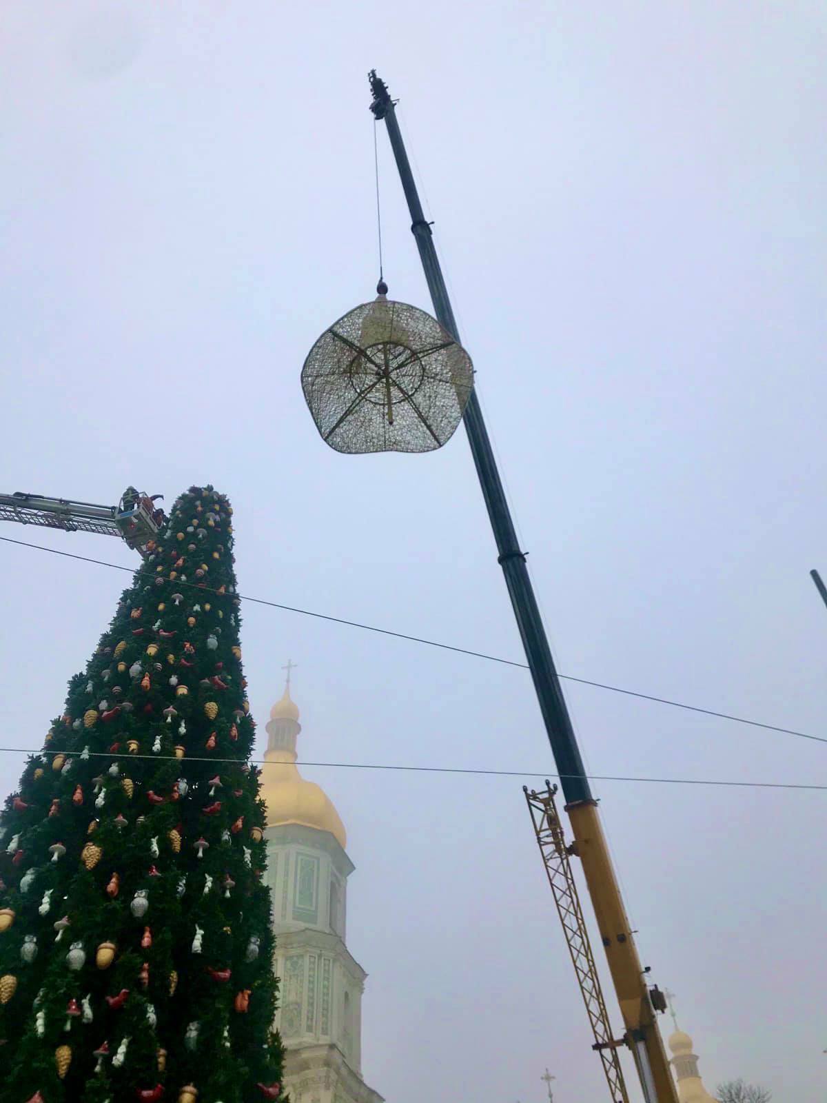 "Колдовскую" шляпу на главной елке страны заменит восьмиугольная звезда