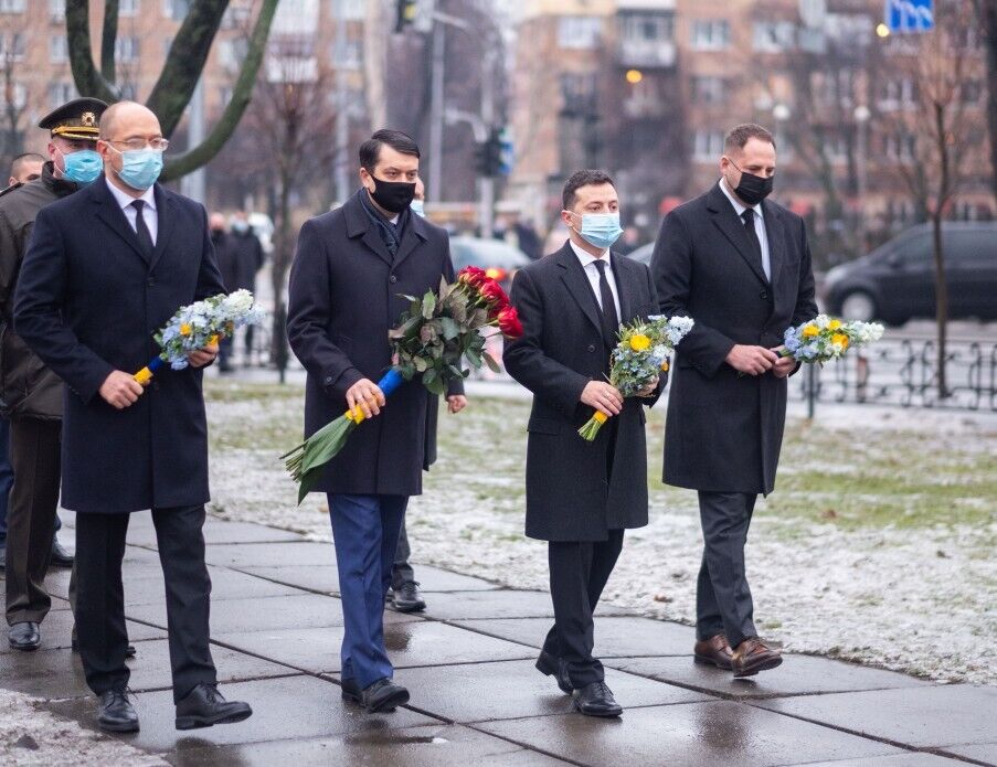 Шмигаль, Разумков, Зеленський та Єрмак вшанували пам’ять загиблих ліквідаторів аварії на ЧАЕС