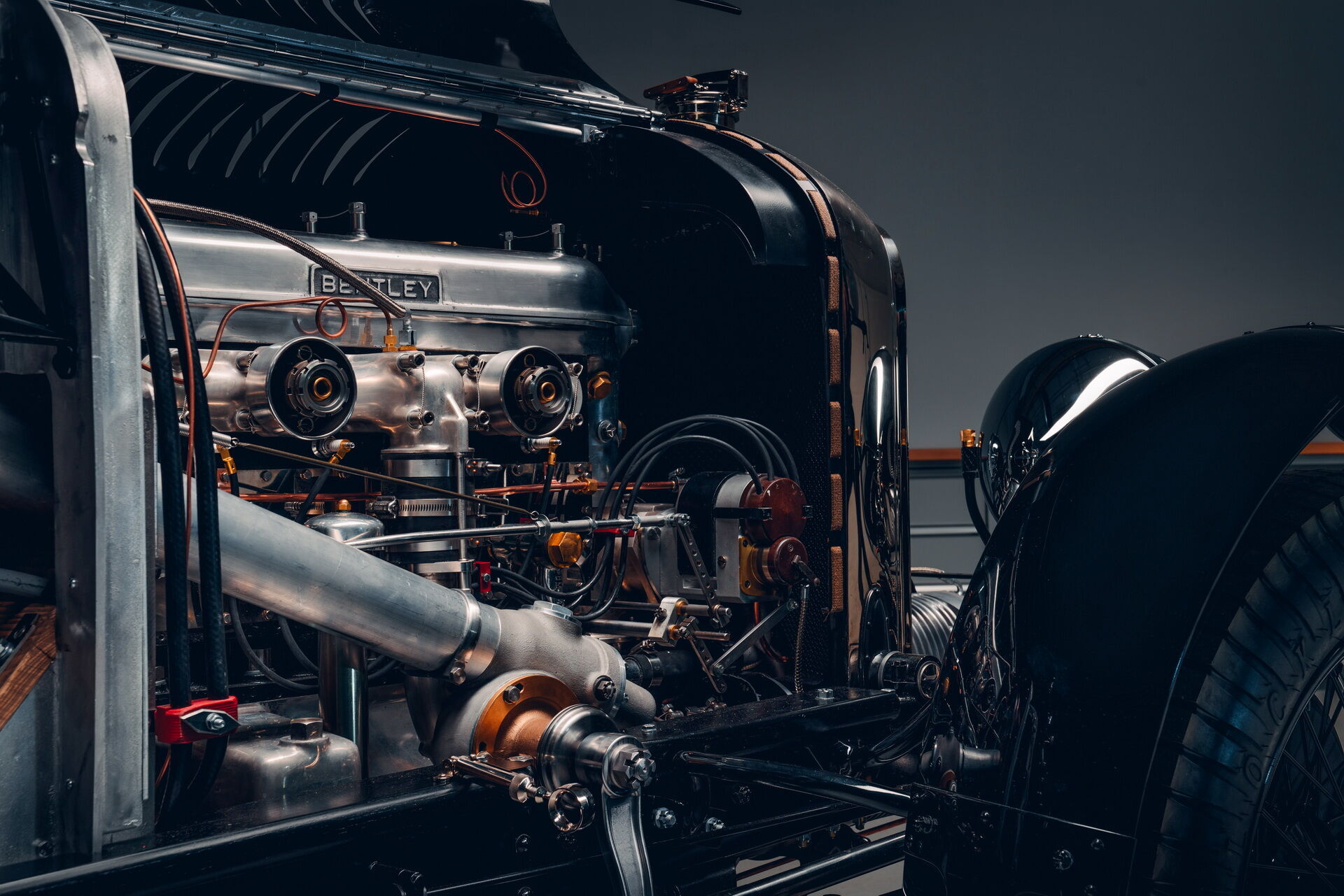 К работе по воссозданию 4,5-литрового двигателя привлекли специалистов компании NDR