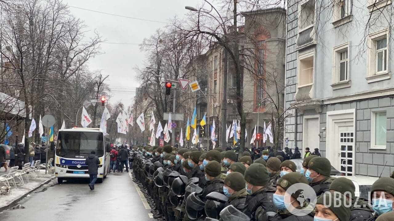 Правоохранители усиленно охраняют протесты