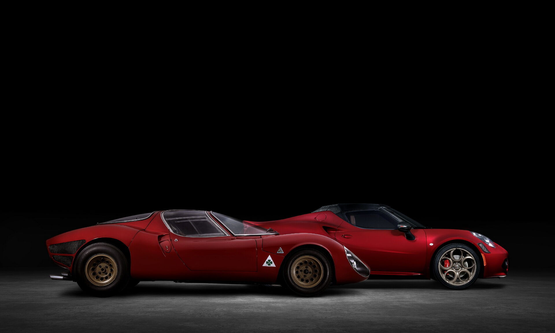 Alfa Romeo 33 Stradale і його спадкоємець 4C Spider 33 Stradale Tributo