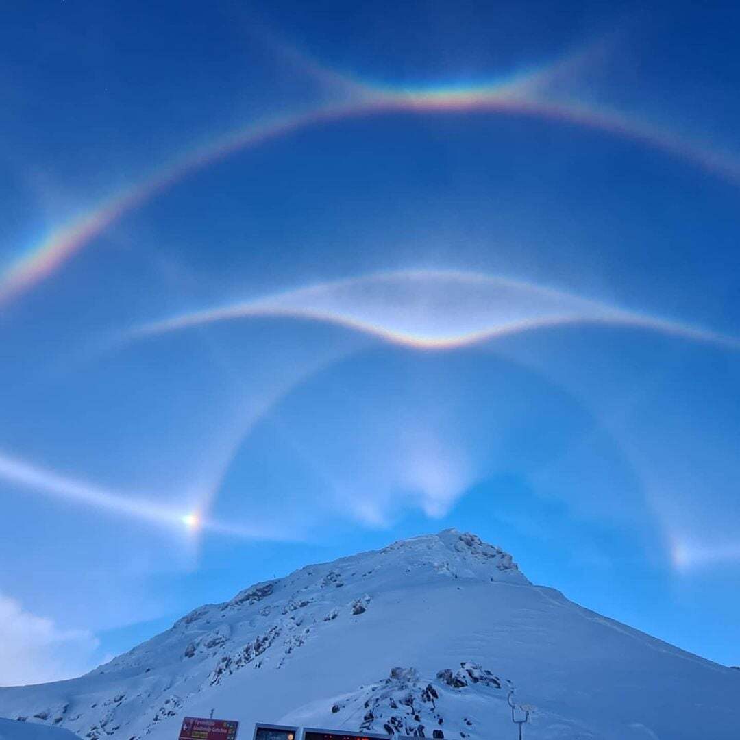 Солнечное гало над Швейцарией.