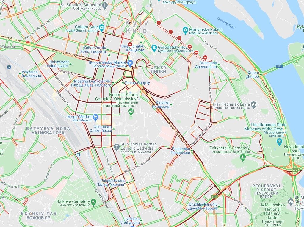 Київ застряг у величезних заторах через ДТП, НП на Шулявському мосту і мітинги. Мапа