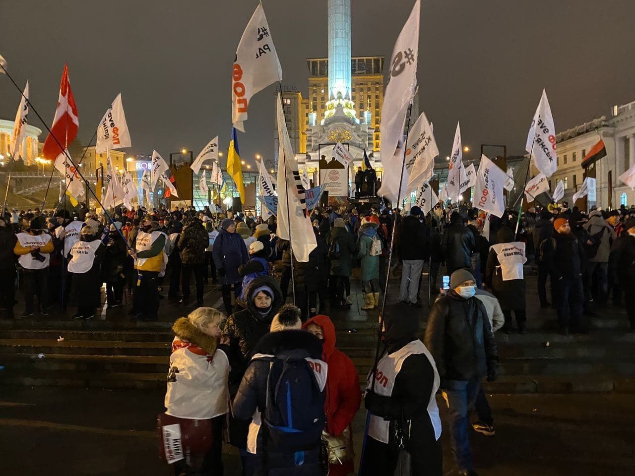 Протестующие остались на Майдане.