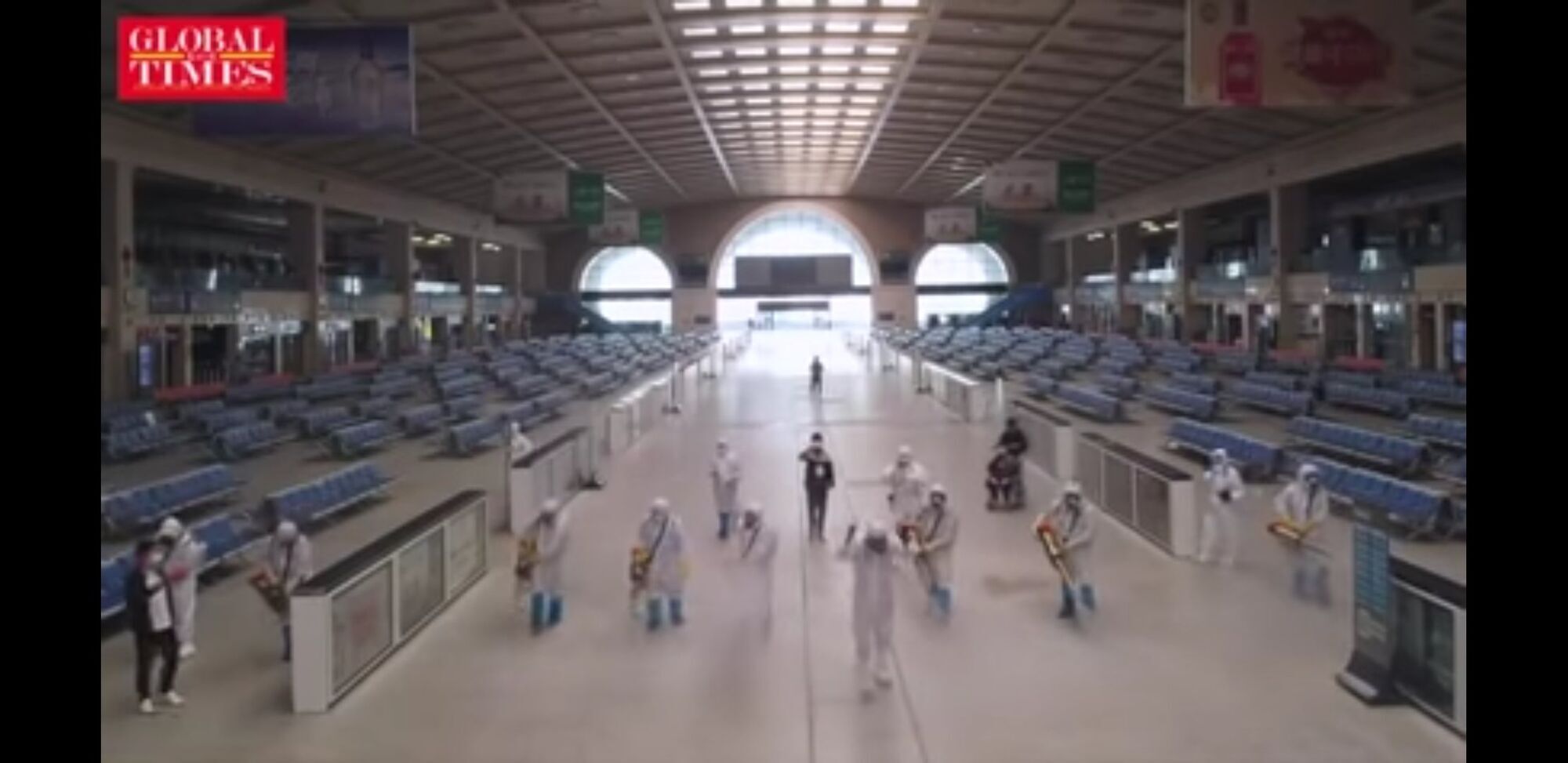 Вокзал в Ухане в разгар пандемии закрылся.