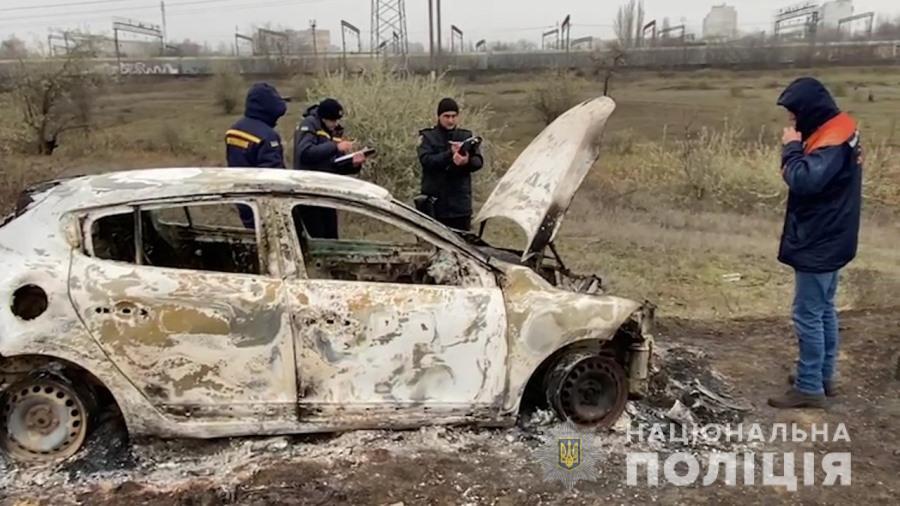 Автівку зловмисники спалили