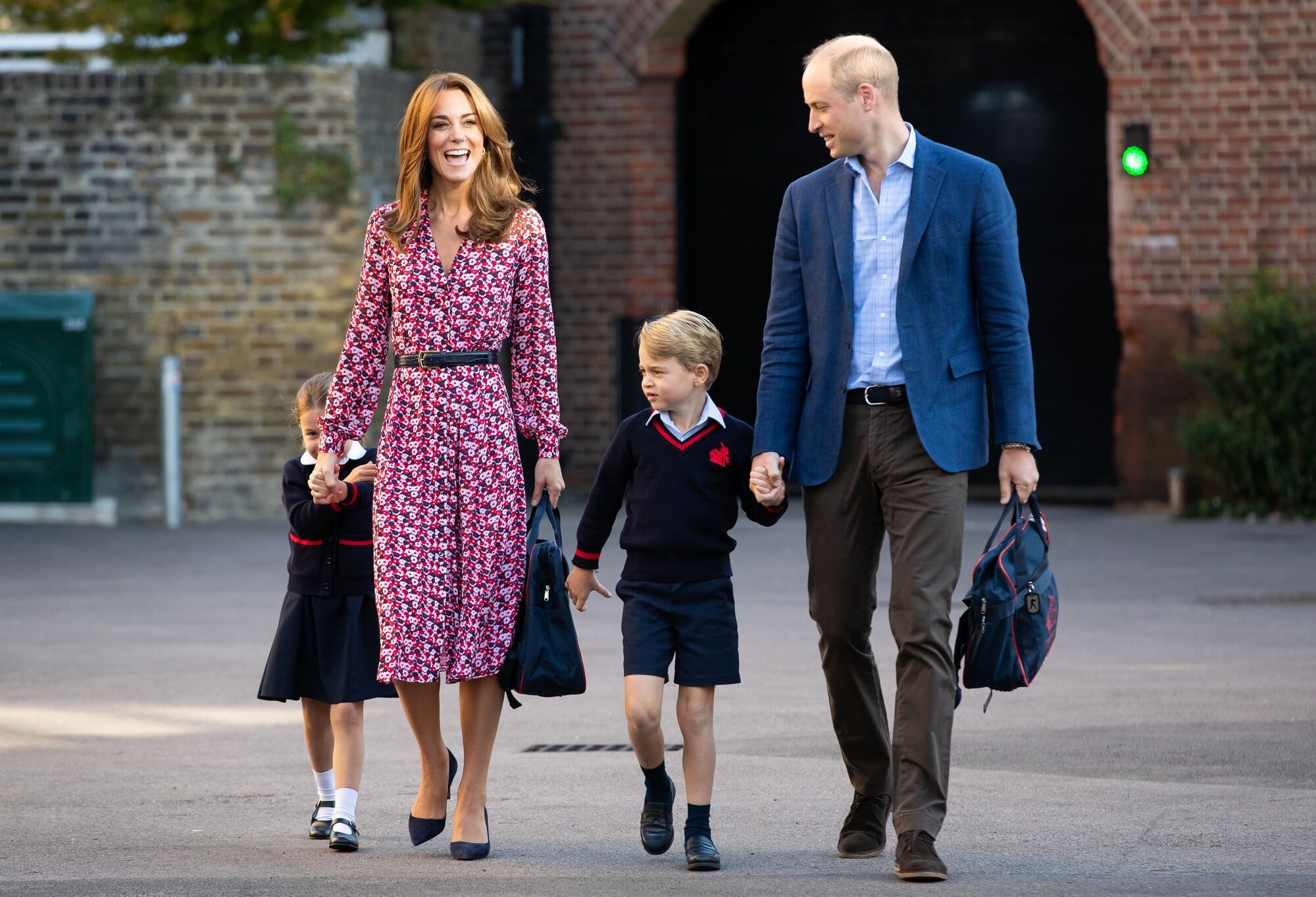 Кейт Миддлтон и принц Уильям забирают детей со школы