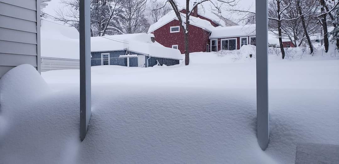 В северных районах выпал почти метр снега