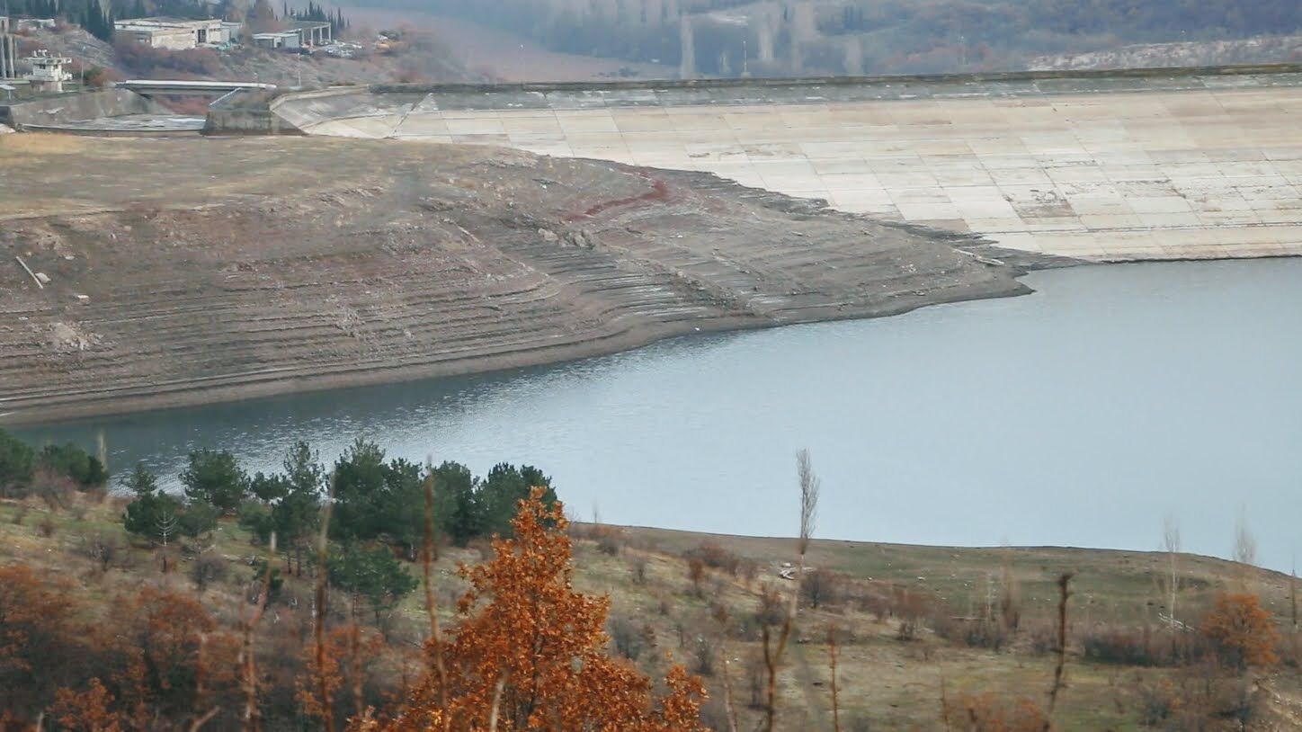 Ізобільненське водосховище до середини грудня суттєво обміліло.