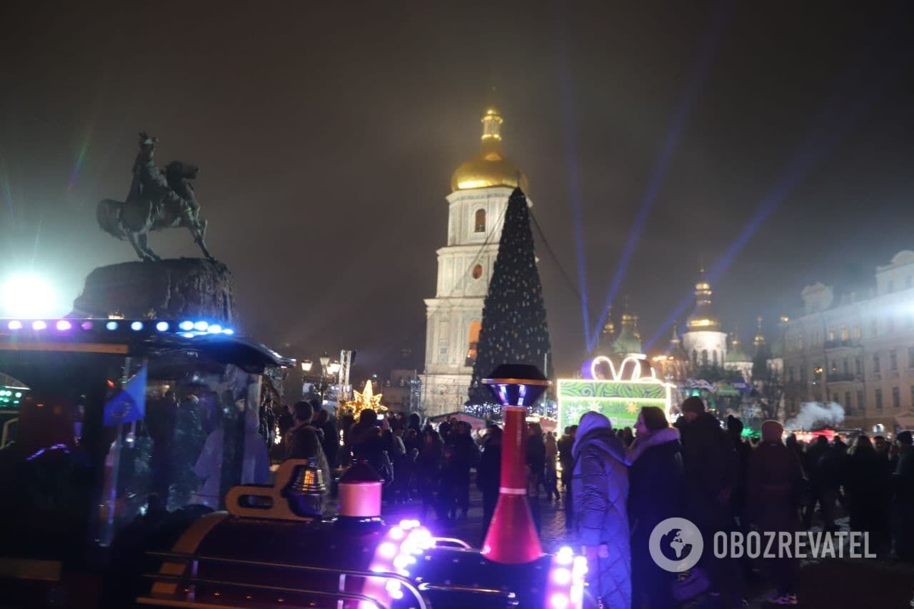 Во время открытия елки на Софийской площади