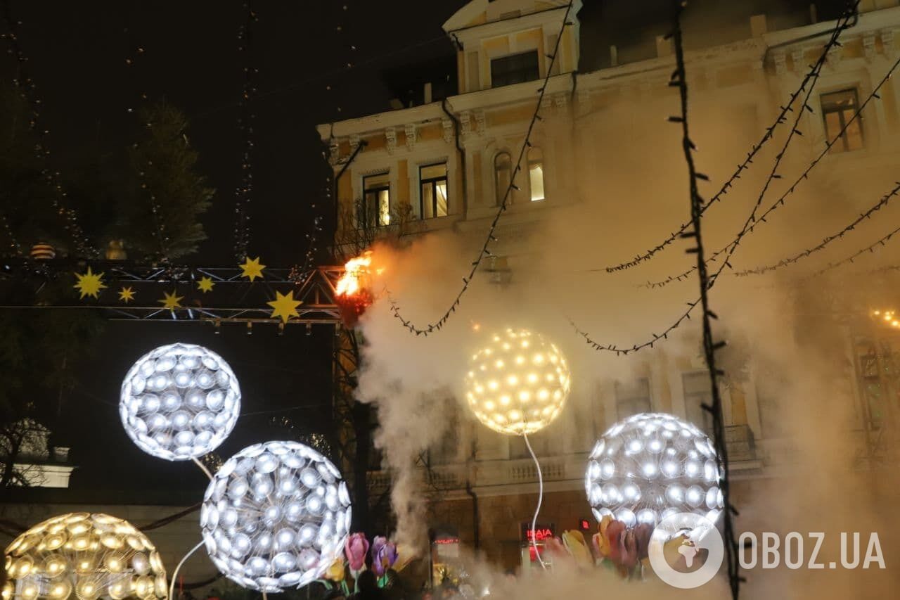 Небольшой пожар у новогодней елки в Киеве