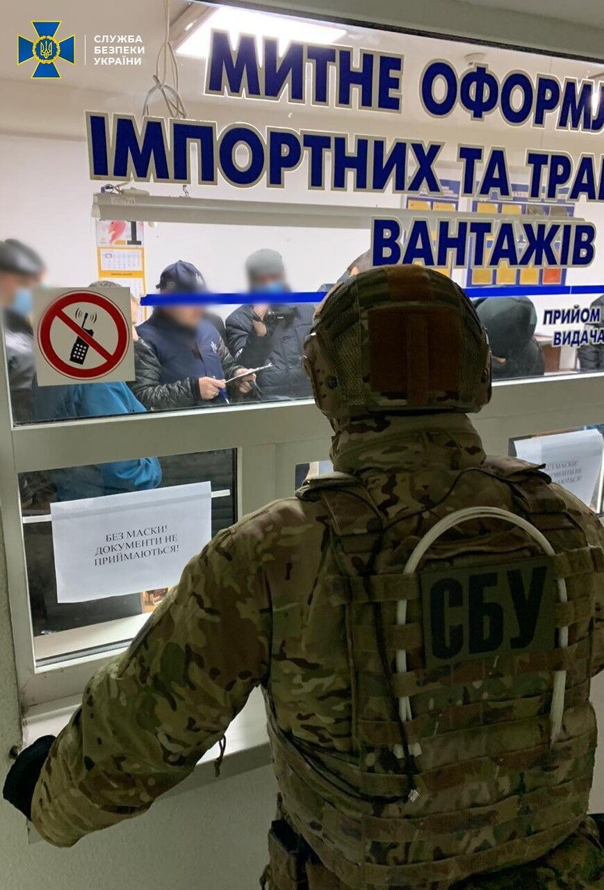 Протягом зміни митник отримував від 60 тисяч гривень