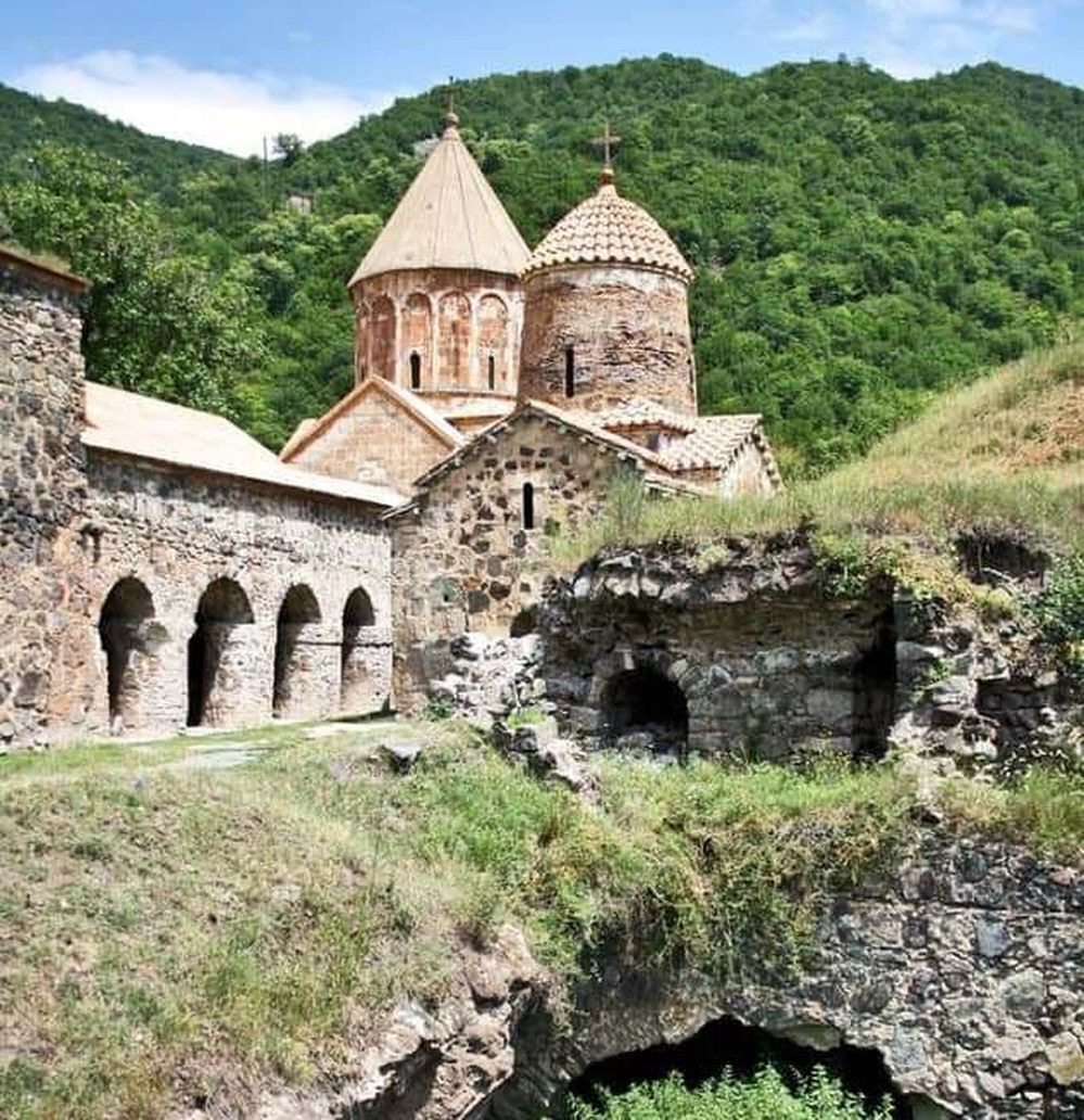 Албанский монастырь Худавенг в Кельбаджаре (Азербайджан)
