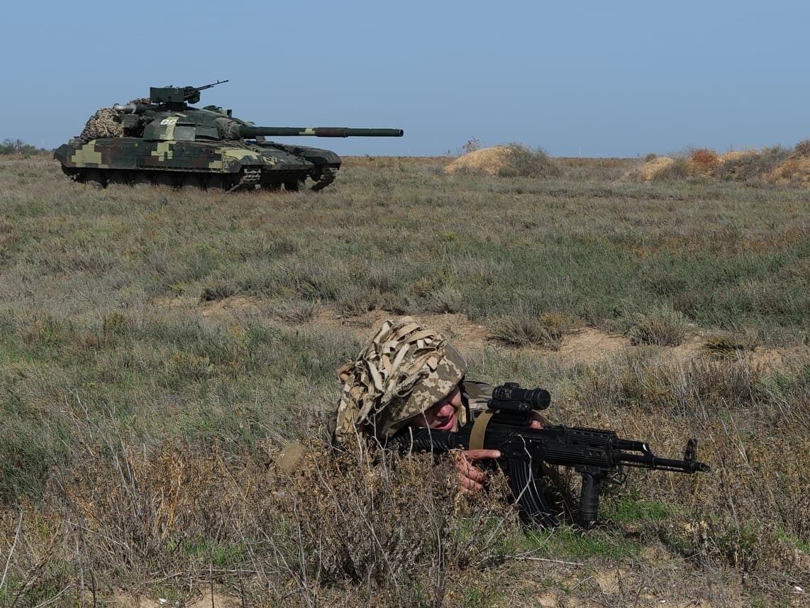 Танкісти ЗСУ працювали на пересіченій місцевості