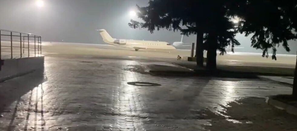 В аэропорту Харькова приземлился самолет с телом Кернеса.