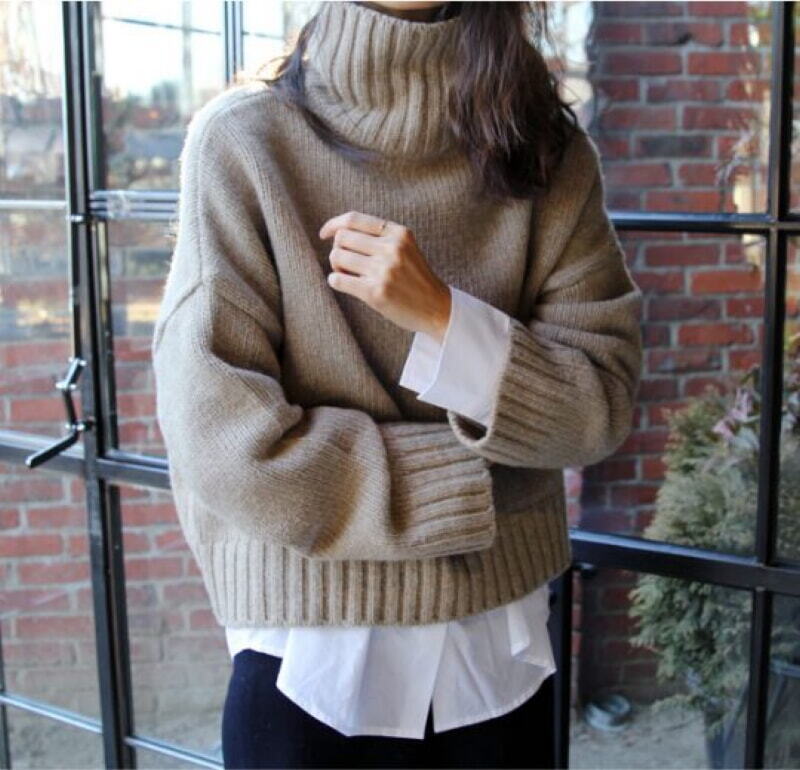 З чим носити светр з високим горлом взимку 2021: топ-5 трендових варіантів