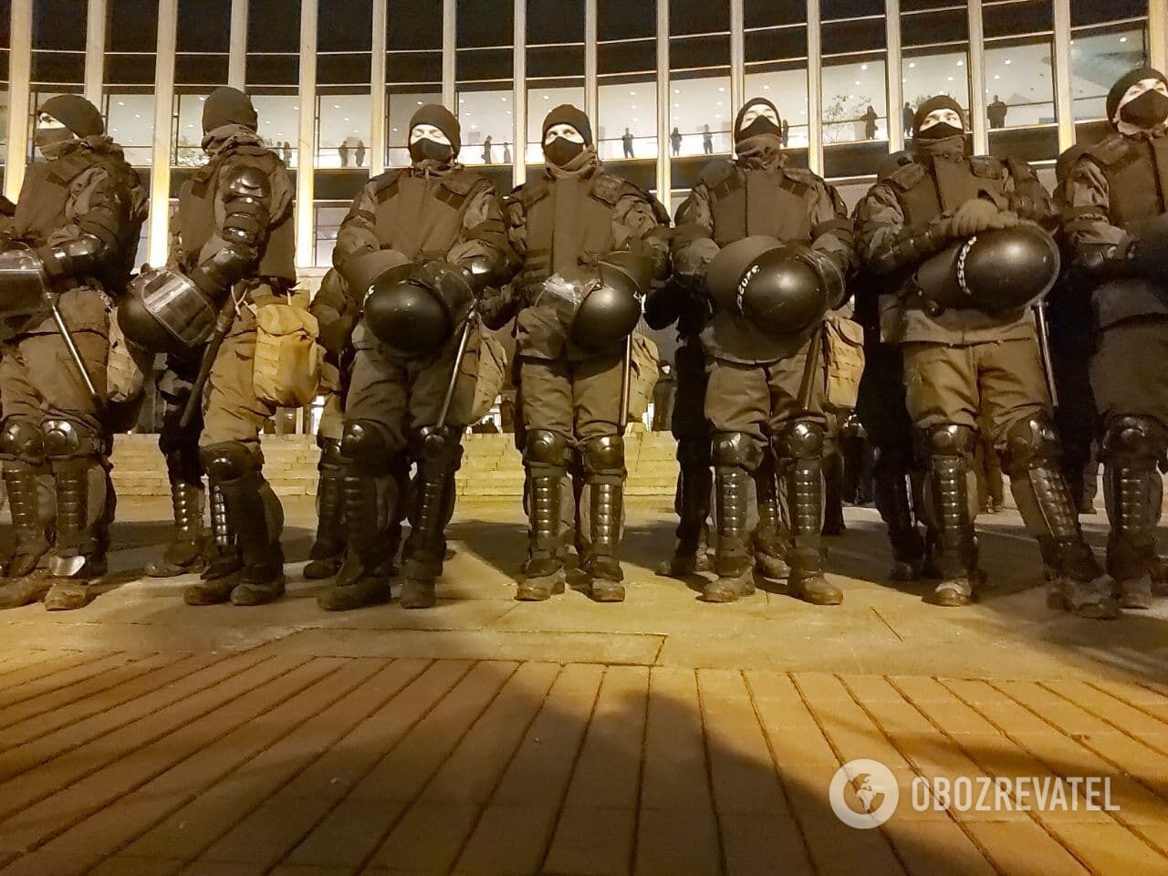 Правоохранители оцепили дворец "Украина"