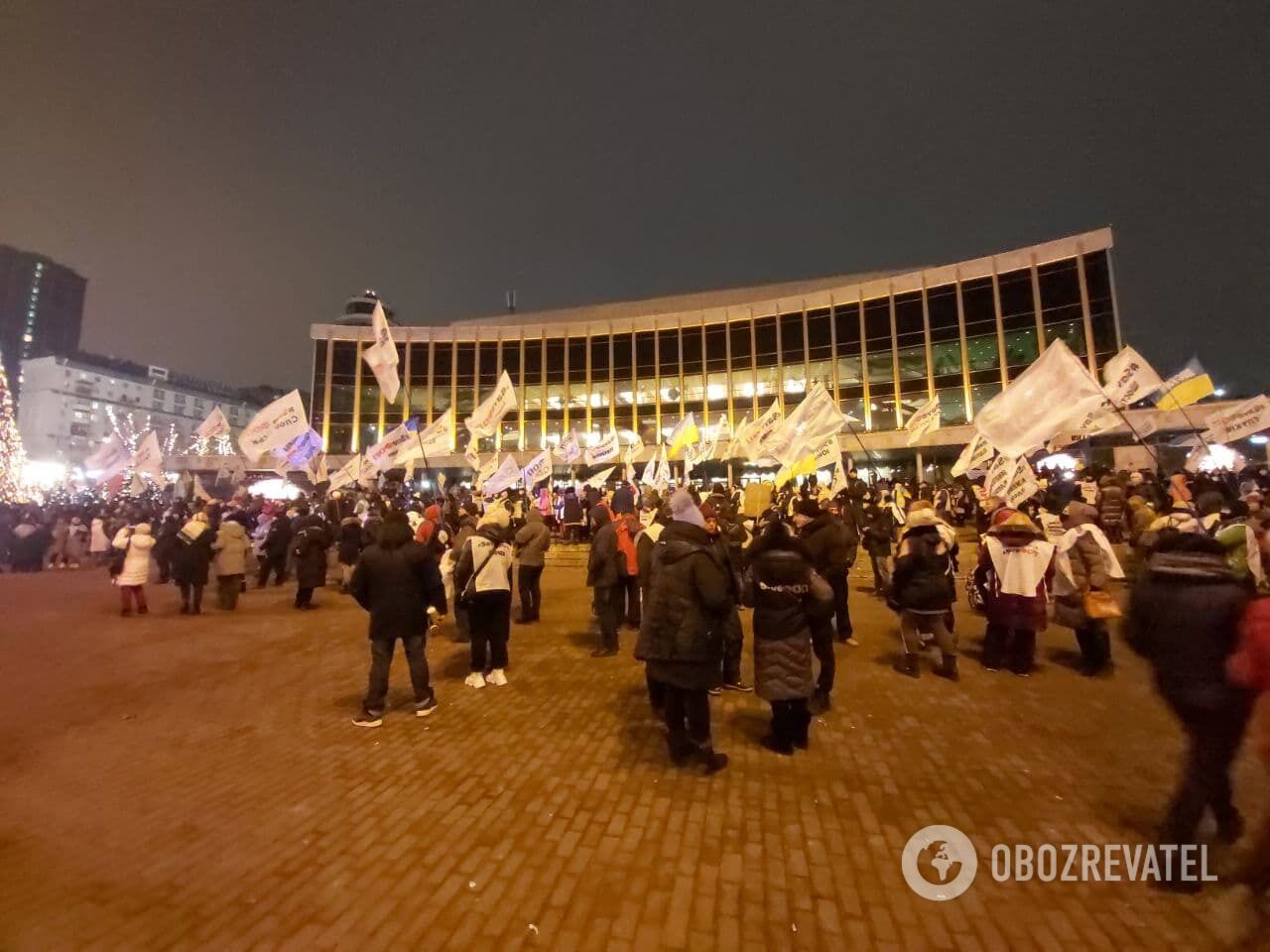 Предприниматели собрались на протест у дворца "Украина".