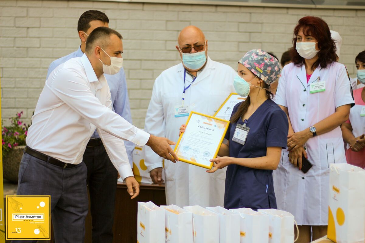 У Фонді Ріната Ахметова розповіли про допомогу Україні в боротьбі з коронавірусом