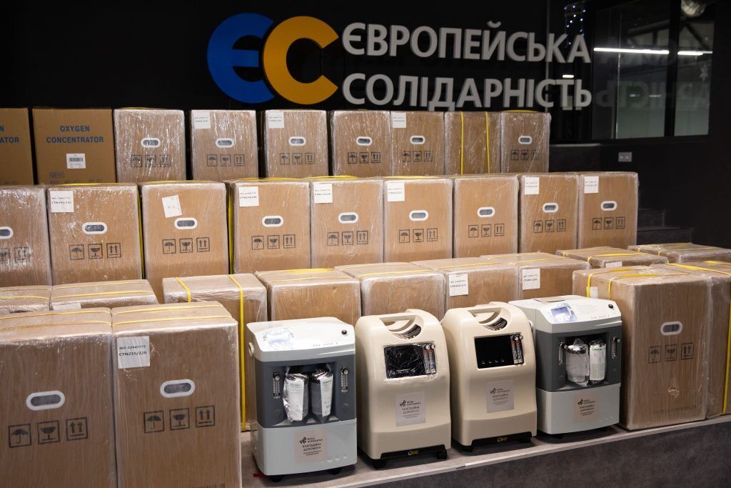 Фонд Порошенко с волонтерами передадут украинским больницам 50 кислородных концентраторов