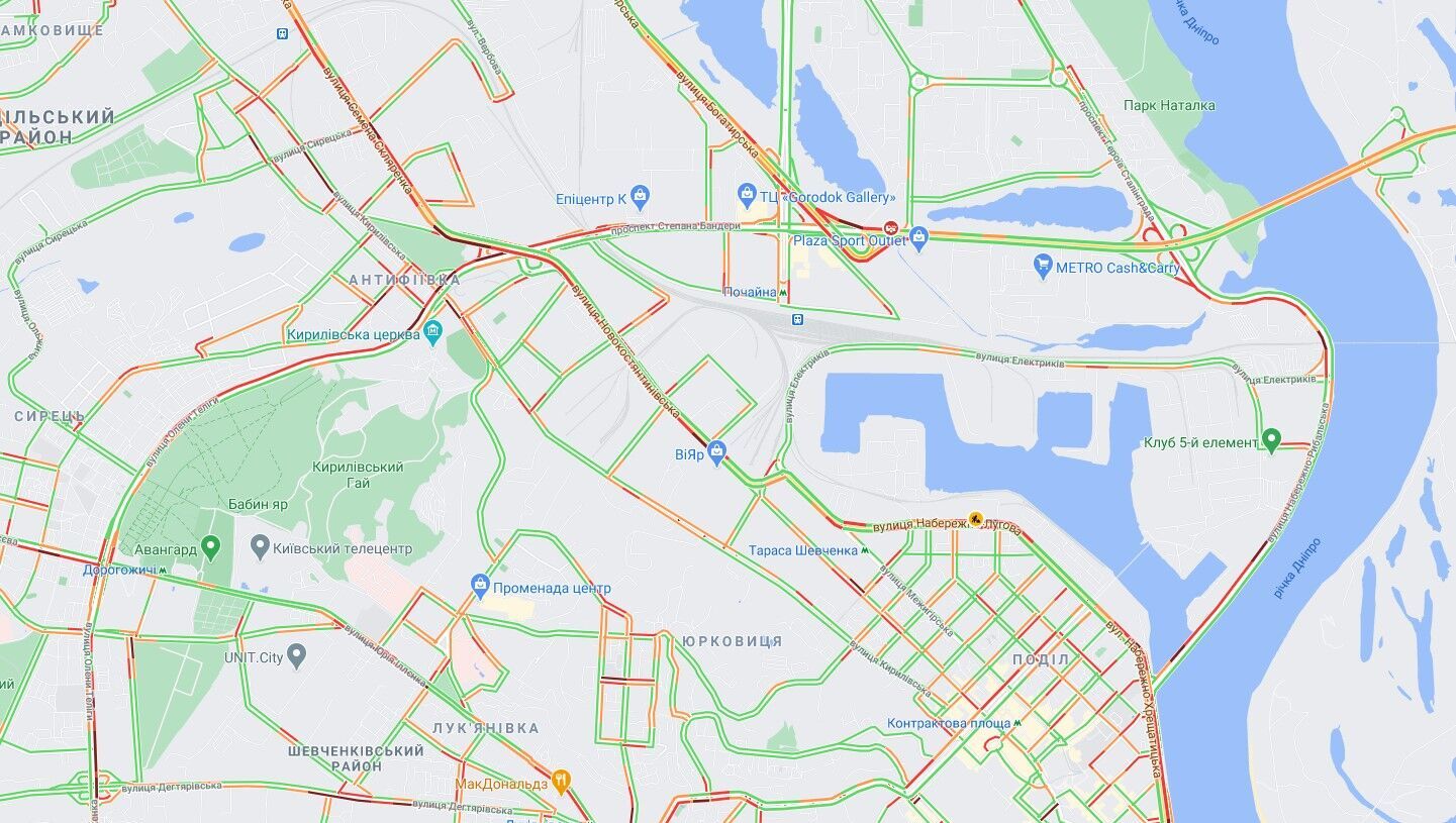 Движение с Троещины в сторону правого берега затруднено.