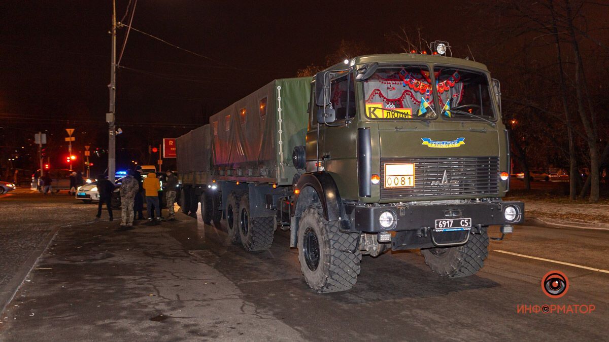 Вантажівка військових