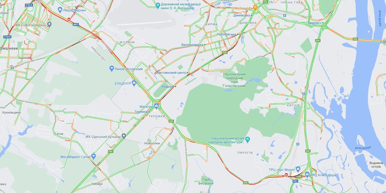 Пробки на набережной.