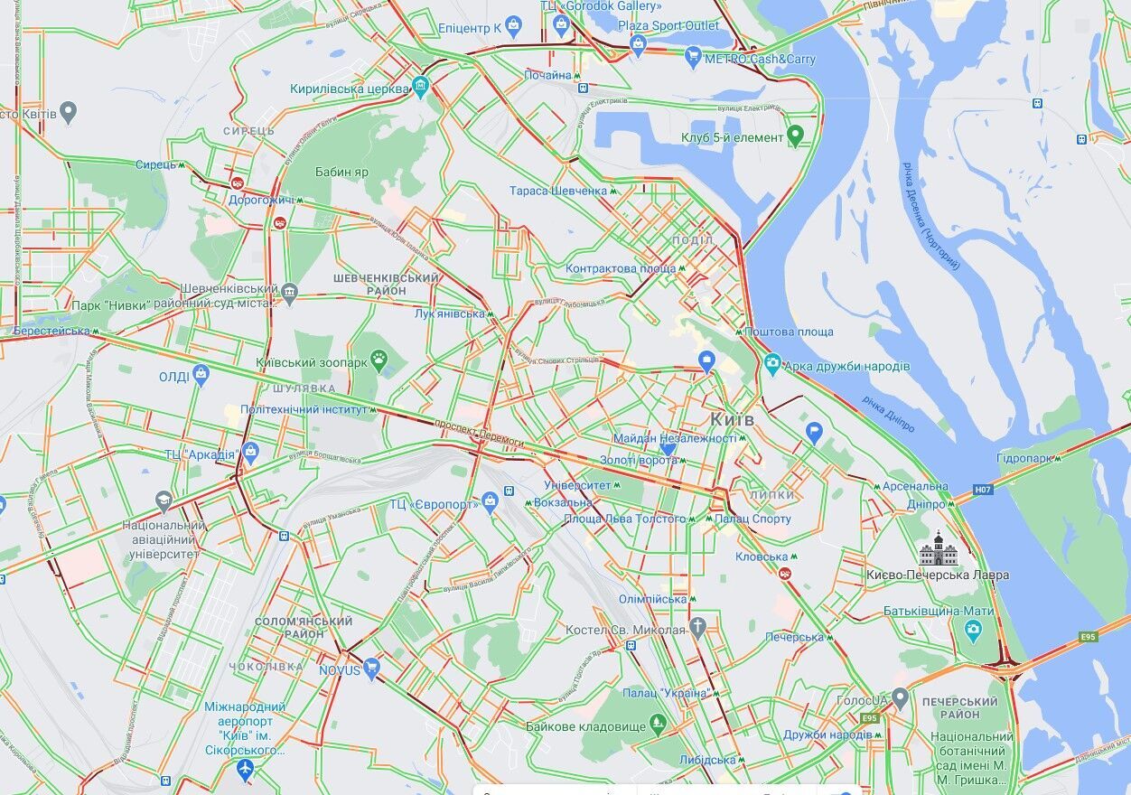 В Центре образовались многочисленные пробки.
