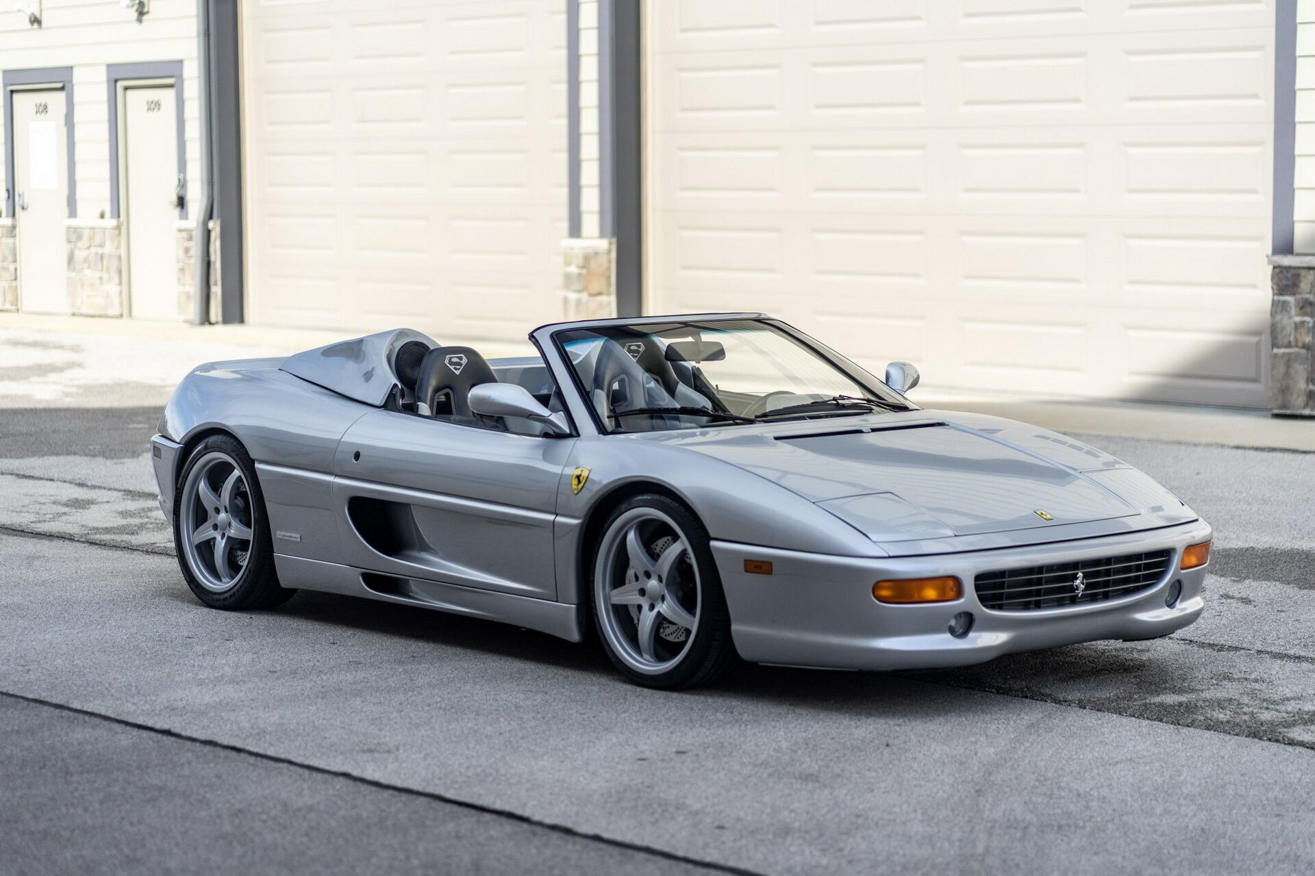 Ferrari F355 Spider позбувся даху