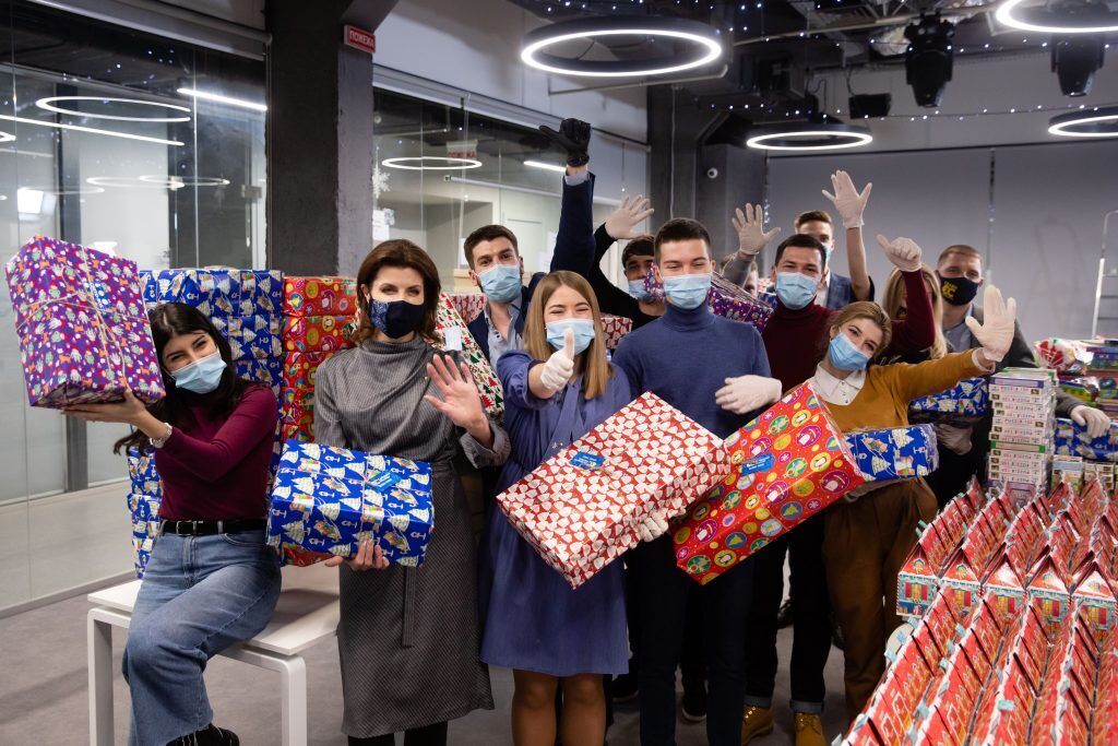 Марина Порошенко передала різдвяні "свято-бокси" вихованцям столичних інклюзивно-ресурсних центрів