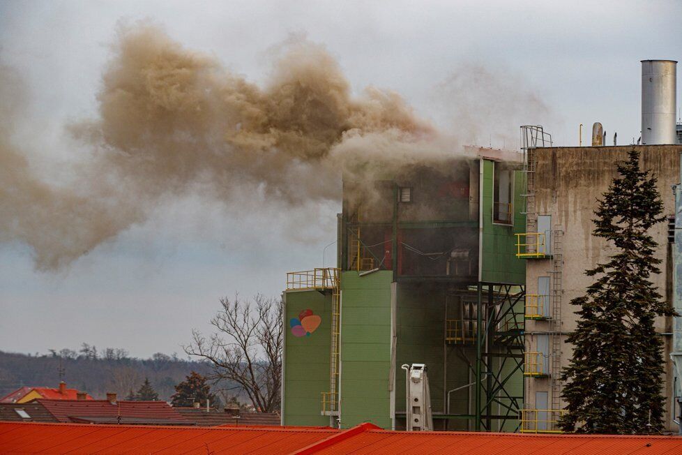 В Чехии из-за взрыва загорелась электростанция. Фото и видео ЧП