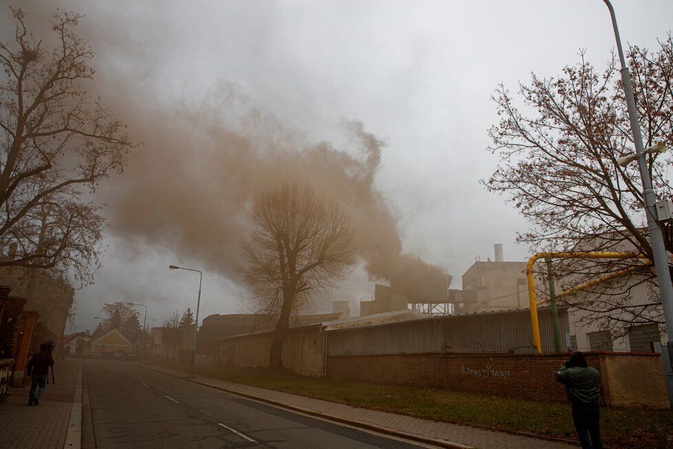 В Чехии из-за взрыва загорелась электростанция. Фото и видео ЧП