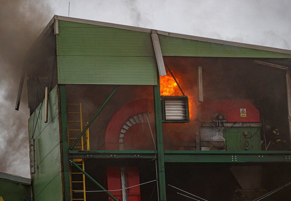 У Чехії через вибух загорілася електростанція. Фото та відео НП