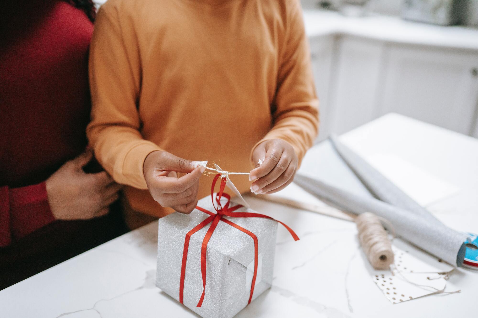 Дарувати подарунки на Новий рік – одна з найприємніших традицій.
