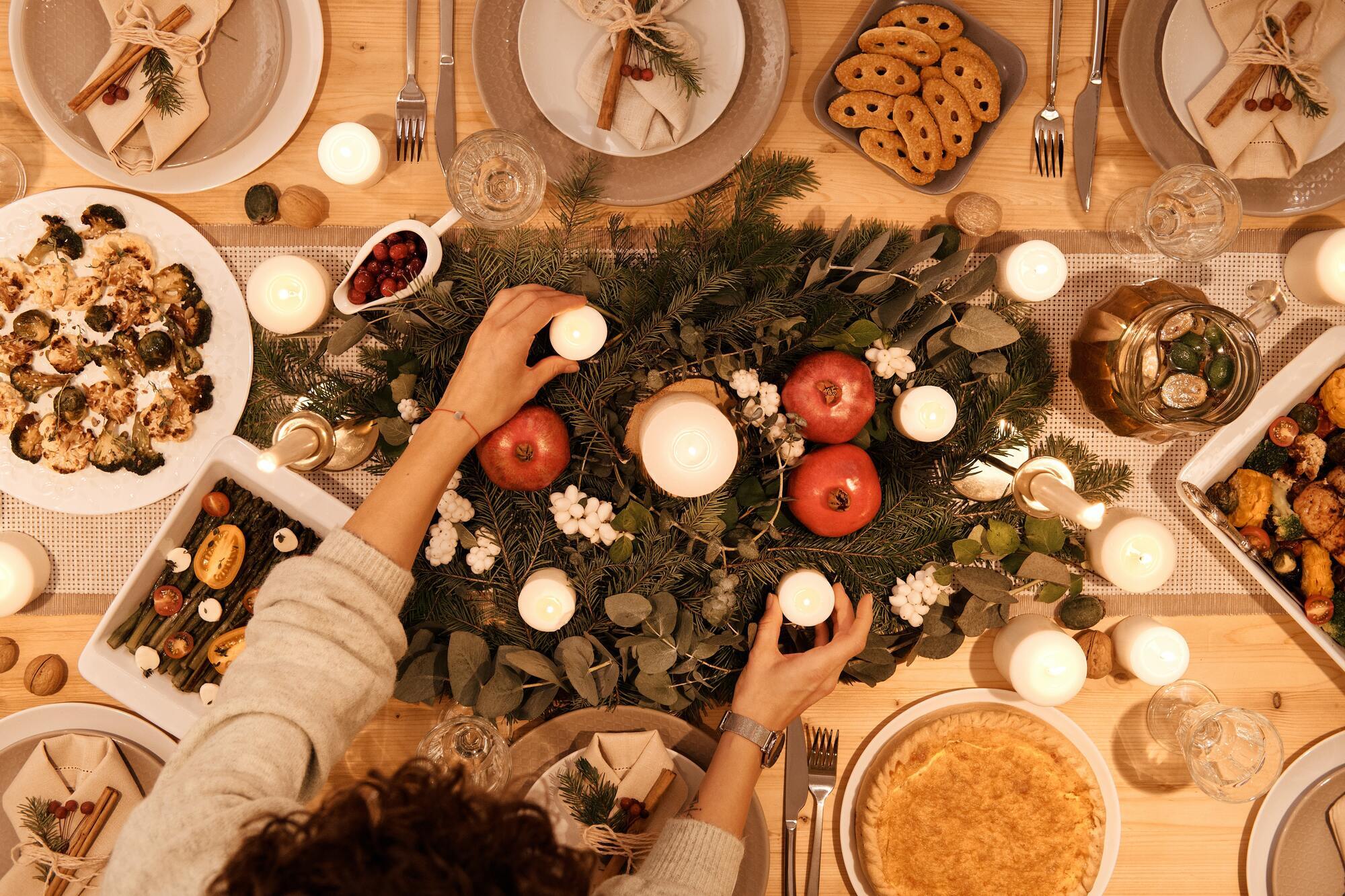 Збиратися разом за святковим столом – одна з важливих традицій Нового року