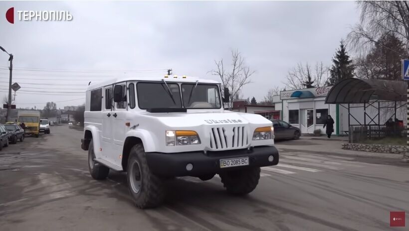 Позашляховик пересувається з максимальною швидкістю 90 км/год