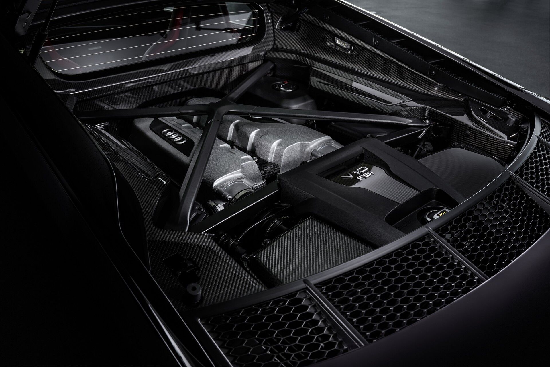 Audi R8 Panther Edition оснащен атмосферным 5,2-литровым мотором V10