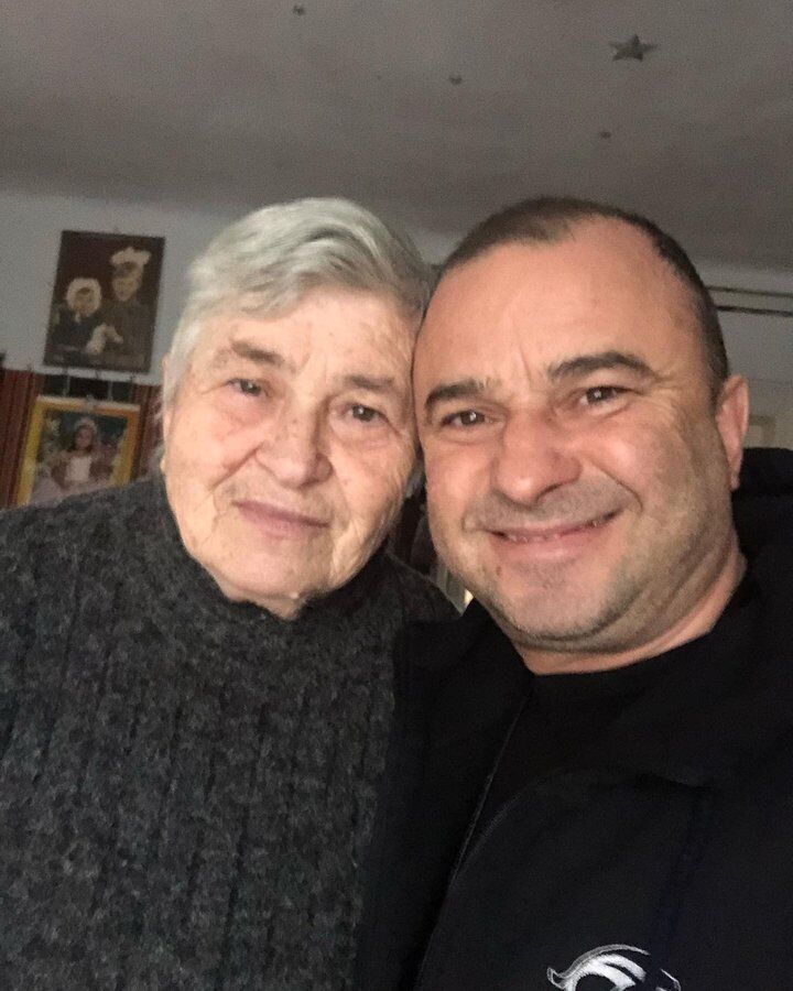 Виктор Павлик и его 80-летняя мама Александра Григорьевна