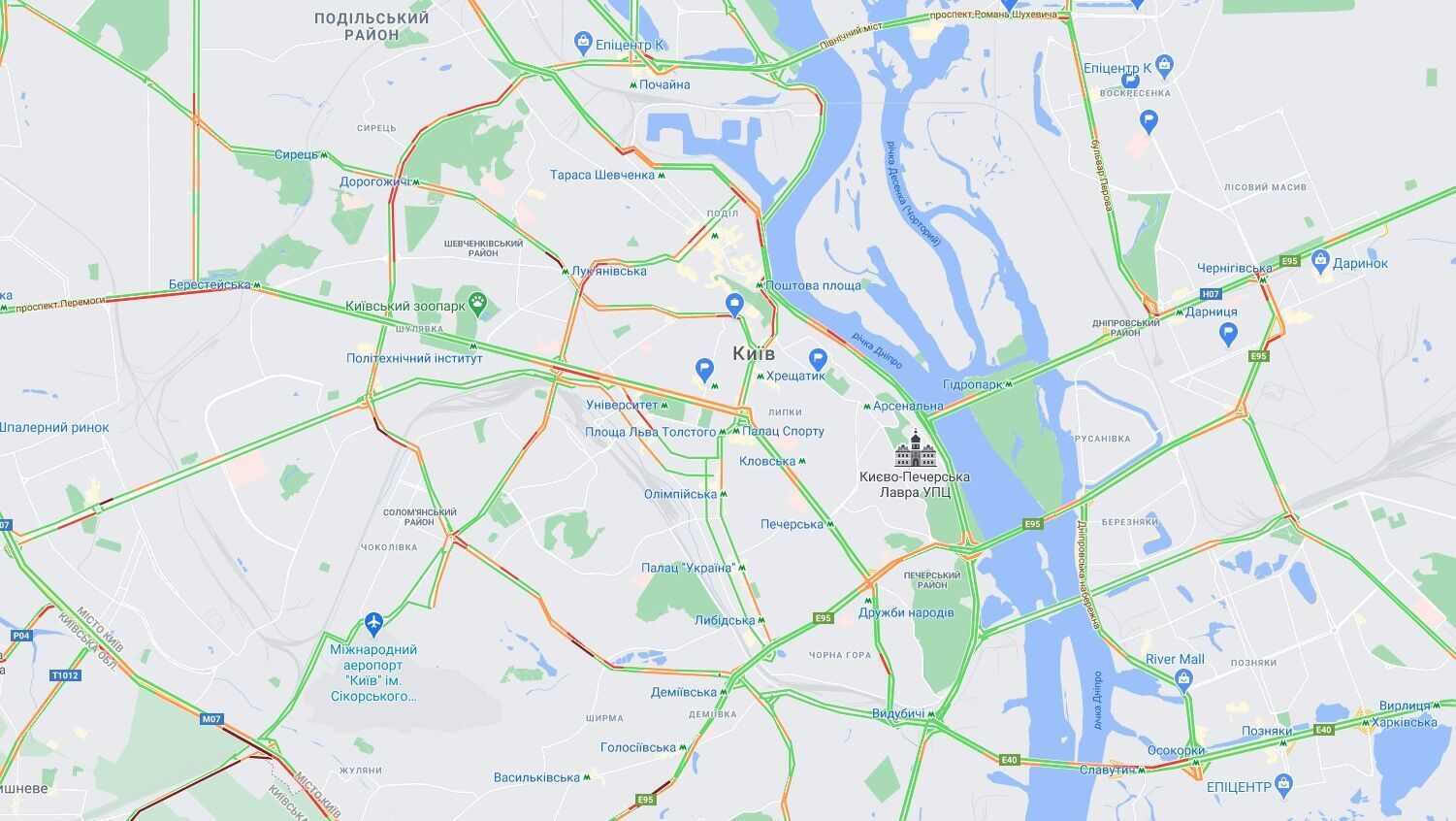 Рух ускладнений на двох київських мостах.