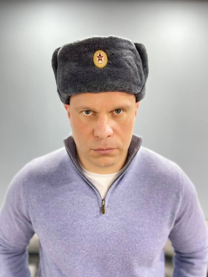 Илья Кива в советской шапке-ушанке