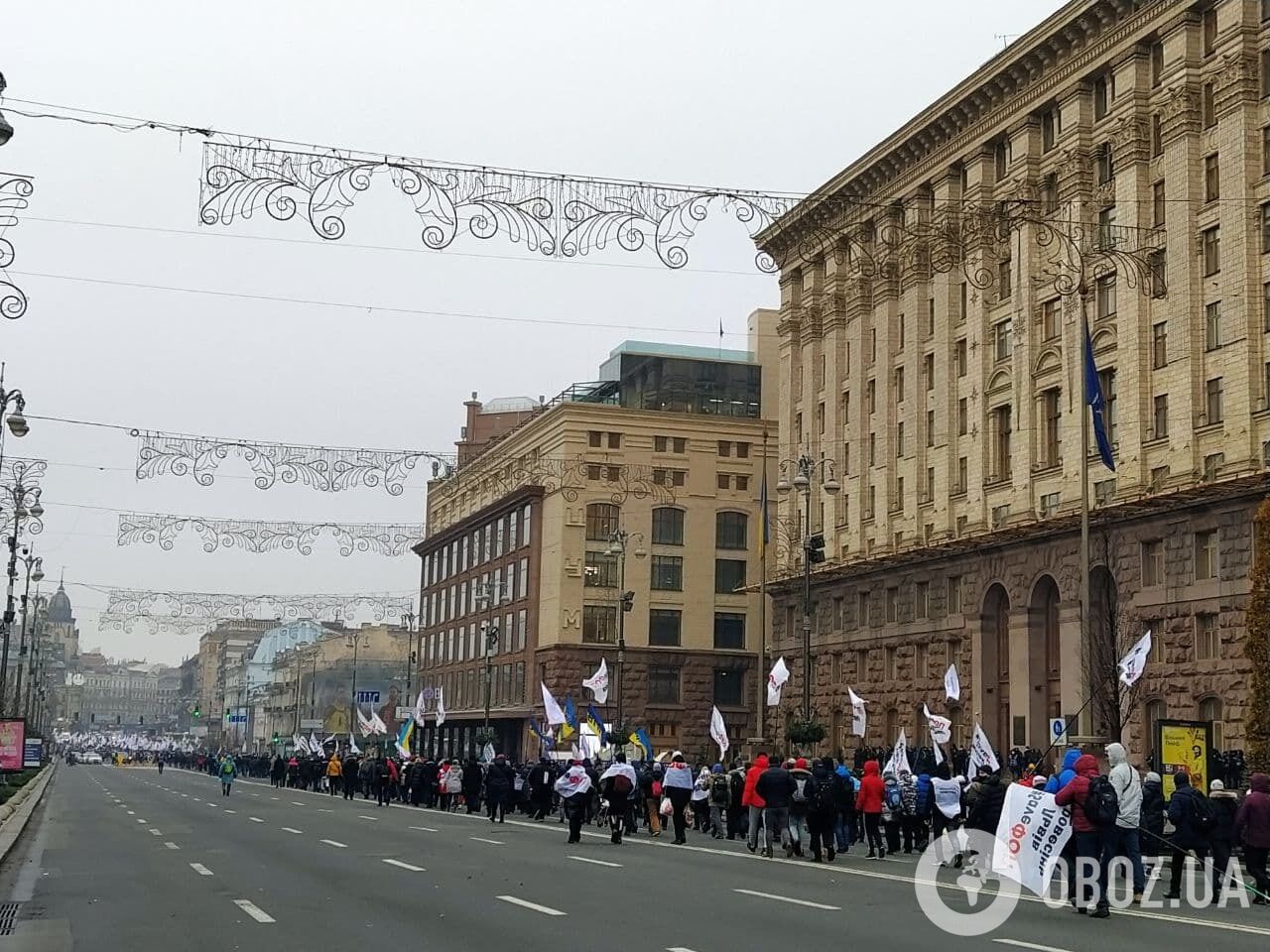 Мітингувальники пройшли колонами по Хрещатику.